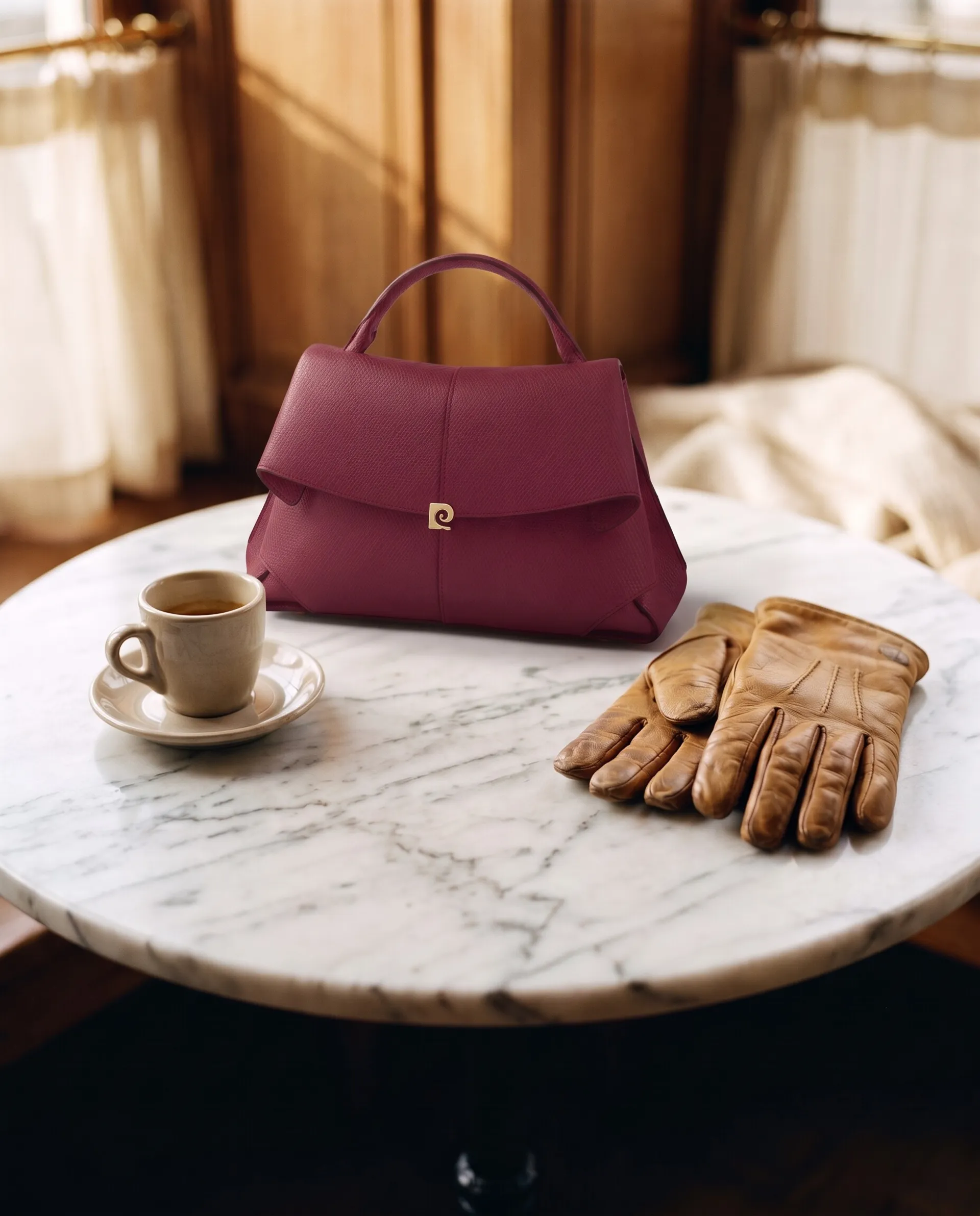 Sac trapèze Pierre Cardin en situation