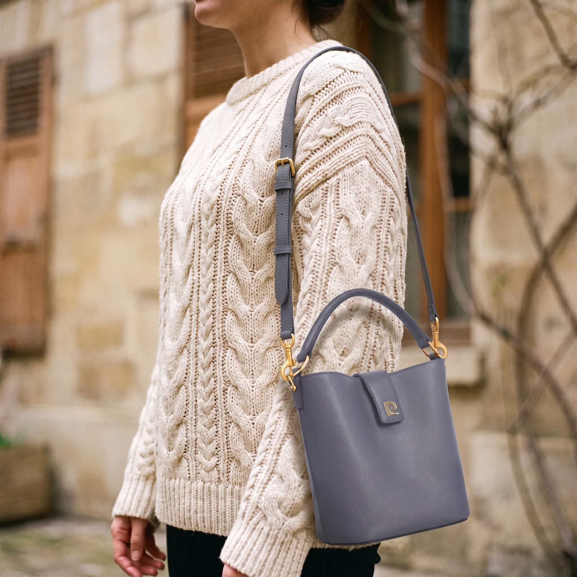 Seau saffiano Pierre Cardin en situation