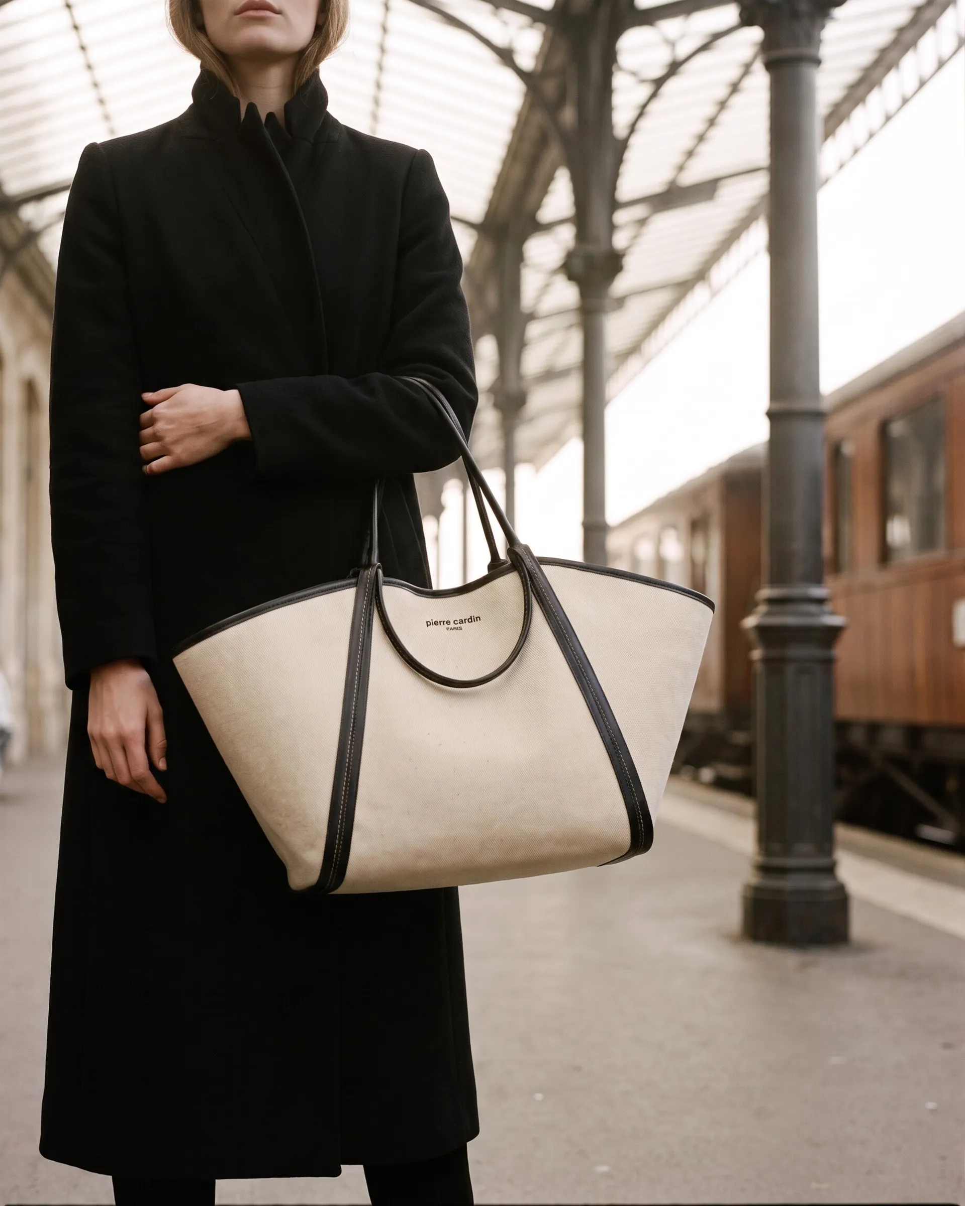Cabas toile Pierre Cardin en situation